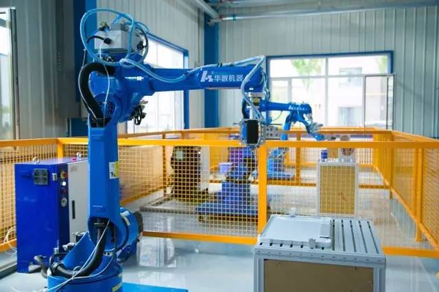 白副市長蒞臨工業機器人及智能制造應用工程中心參觀調研，共話自動化工程發展新篇章