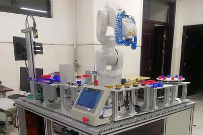 山西機(jī)電職業(yè)技術(shù)學(xué)院自動化工程成果 工業(yè)機(jī)器人智能裝備閃耀全國職教活動周